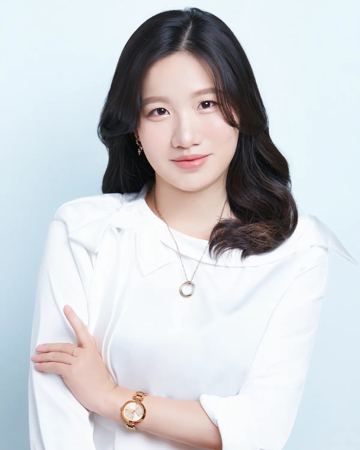 Portrait of Flora Liu.